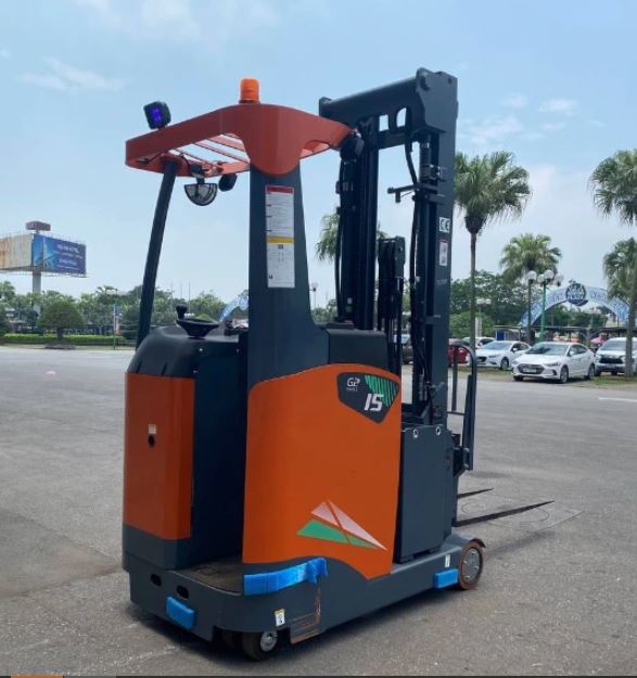 Xe nâng Reach truck đứng lái hiệu Heli Interlift