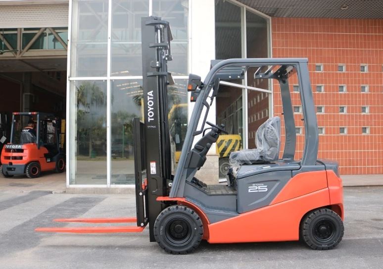 Xe nâng điện Toyota 8FBN25, hàng mới 100%
