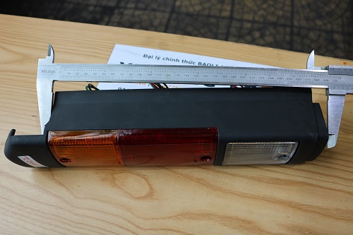 Đèn hậu xe nâng Toyota model 8FD10~30,8FG10~30 mã 56640-26601-71