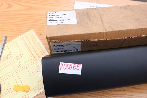 Nắp chắn cụm đèn sau xe nâng Toyota model 8FD10~30 mã 56651-26600-71. Mã P.00065