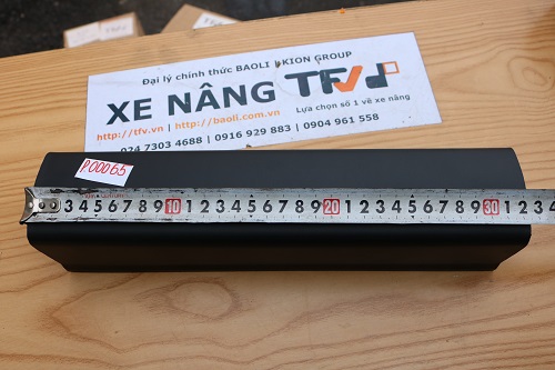 Nắp chắn cụm đèn sau xe nâng Toyota model 8FD10~30 mã 56651-26600-71. Mã P.00065