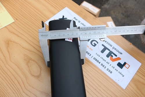 Nắp chắn cụm đèn sau xe nâng Toyota model 8FD10~30 mã 56651-26600-71. Mã P.00065