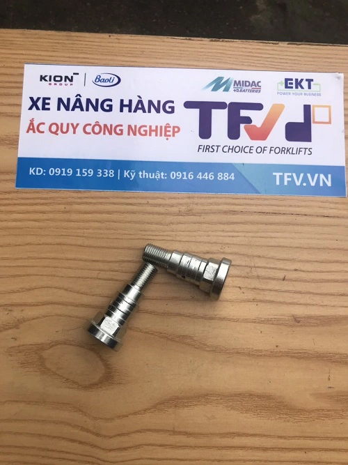 Chốt ắc lái thường được làm từ vật liệu chất lượng cao như thép