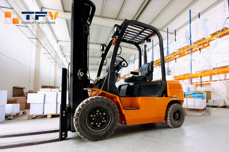 Thuê xe nâng đem lại nhiều lợi ích cho doanh nghiệp