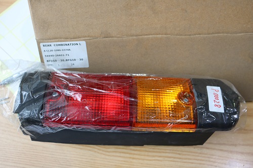 Đèn hậu xe nâng Toyota model 8FD10~30, 8FG10~30 mã 56630-26601-71. Mã P. 00028