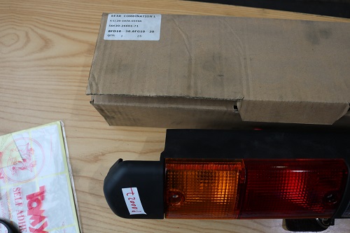 Đèn hậu xe nâng Toyota model 8FD10~30,8FG10~30 mã 56640-26601-71