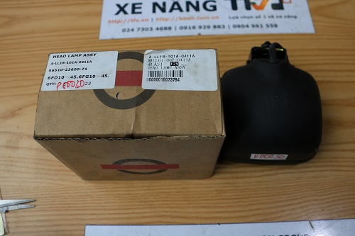 Bộ đèn pha xe nâng Toyota model 6FD10~45, 6FG10~45,7FD10~45, 7FG10~45 mã 56510-23600-71. Mã P.00030