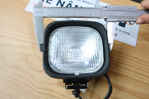 Bộ đèn pha xe nâng Toyota model 6FD10~45, 6FG10~45,7FD10~45, 7FG10~45 mã 56510-23600-71. Mã P.00030