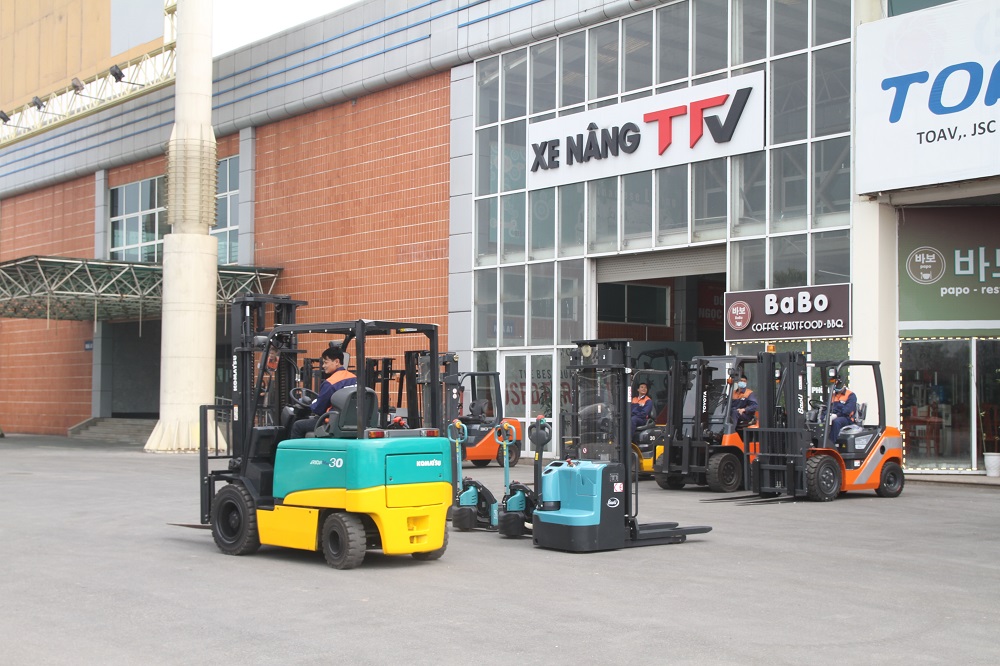 Điều khiển xe nâng hàng giữ tốc độ ổn định