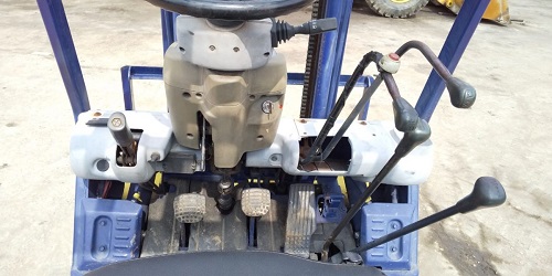 Xe nâng sử dụng hộp số sàn