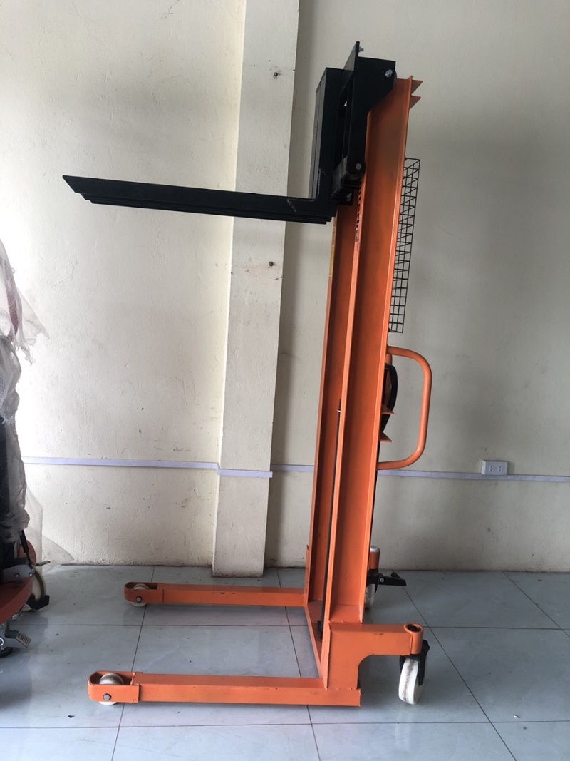 Xe nâng tay cao 1,2 tấn hiệu Interlift