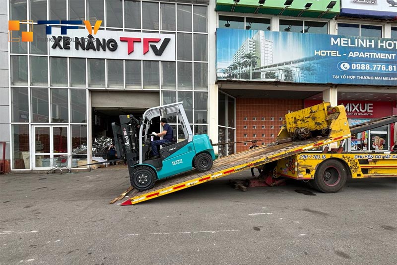 Giao xe cho khách hàng