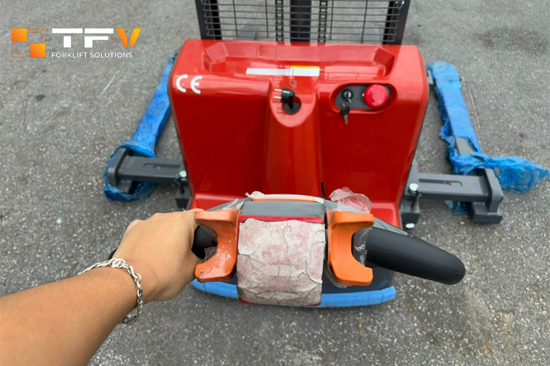 Hệ thống phanh khẩn cấp trên xe Stacker