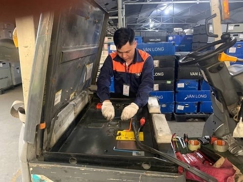 Thuê xe nâng cũ kèm bình lithium
