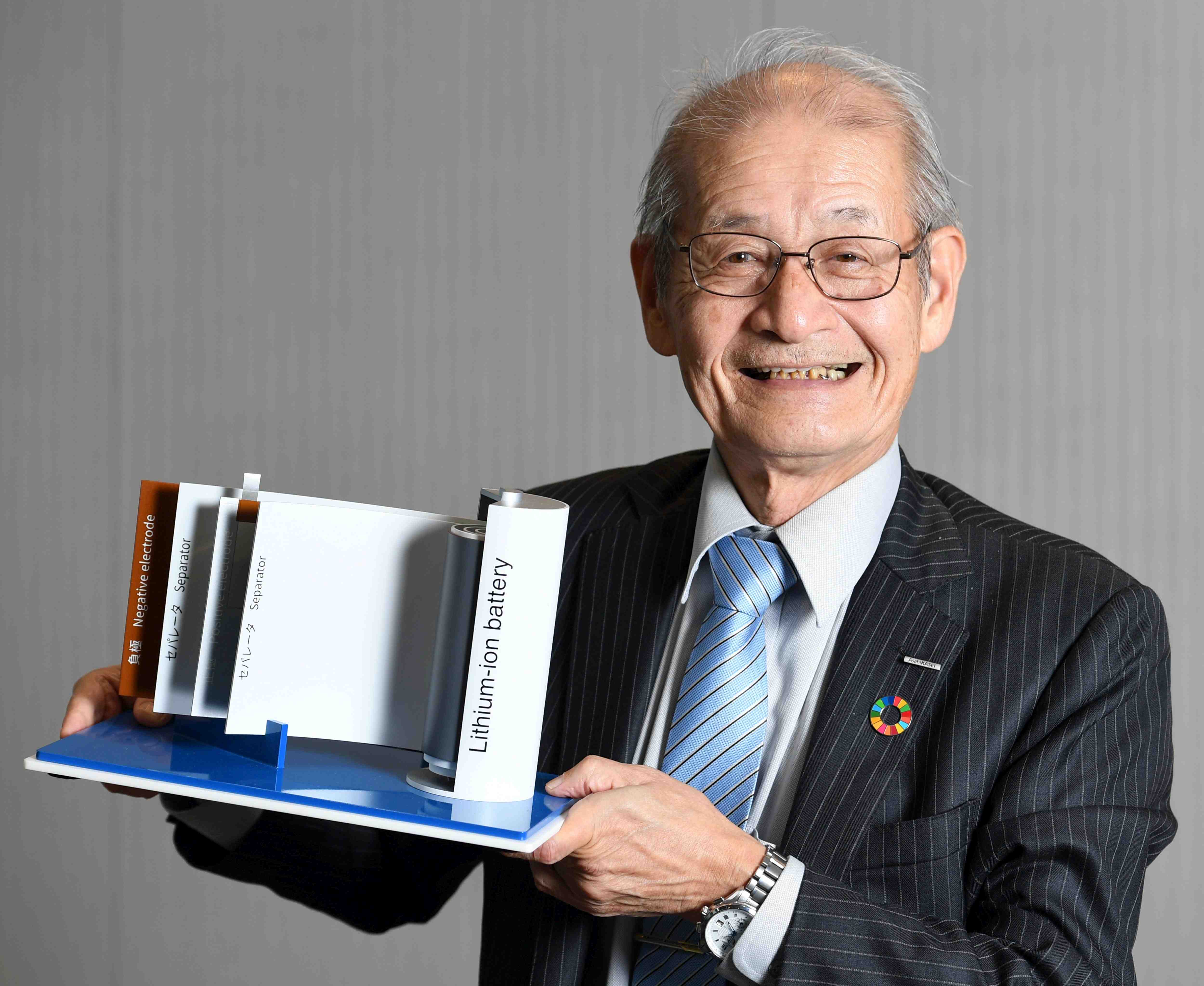 Akira Yoshino được vinh danh với Giải Nobel Hóa học năm 2019