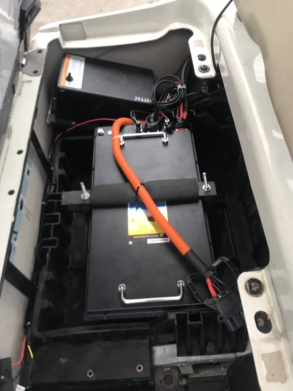 Lắp đặt pin Lithium Eikto cho xe sân Golf