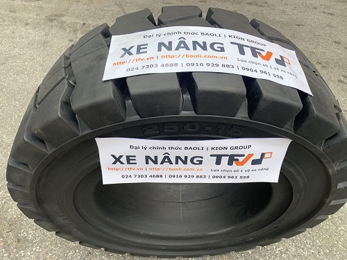 Lốp đặc xe nâng kích thước 2.50-15 hiệu Success