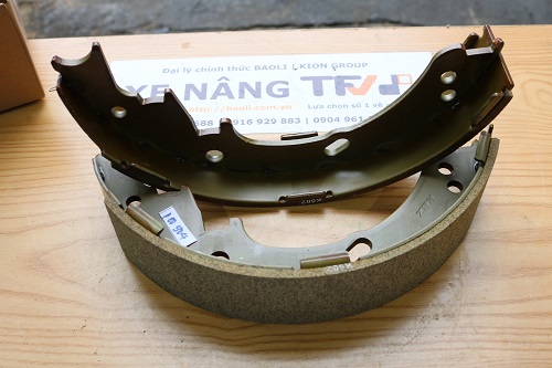 Má phanh xe nâng TCM FD30T3, FG30T3, 5FD28~30(8908-9209) mã C52-13117-53000Z hiệu KBZ. Mã P.00904