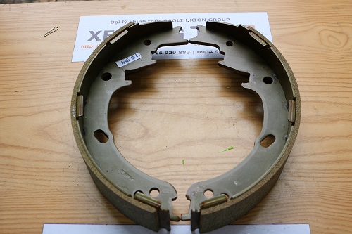 Má phanh xe nâng TCM FD30T3, FG30T3, 5FD28~30(8908-9209) mã C52-13117-53000Z hiệu KBZ. Mã P.00904