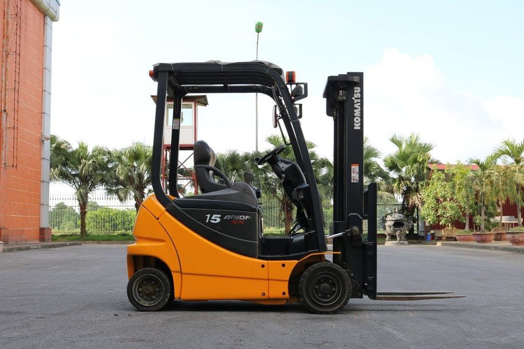 Xe nâng 1,5 tấn cũ.