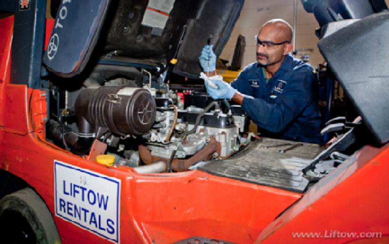 Thay dầu nhớt cho xe nâng hàng