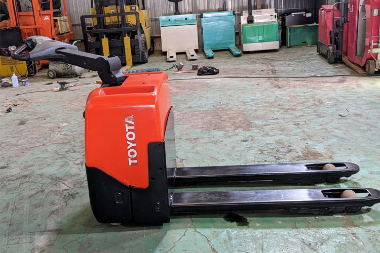 Pallet truck Toyota