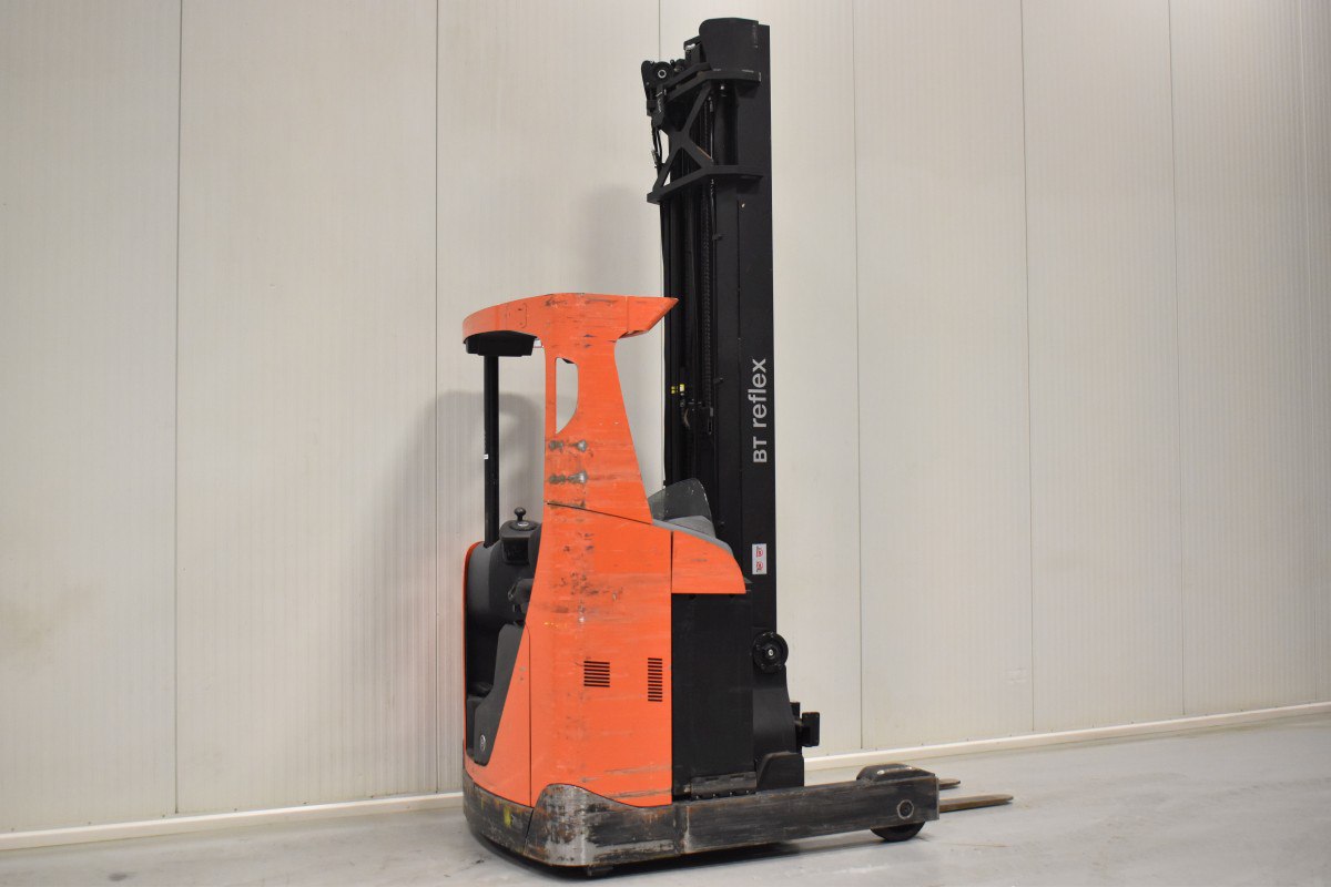 Xe nâng điện cũ Reach truck ngồi lái 1.6 tấn RRE160. Khung Triplex 8400mm.​​​ Sản xuất 2014.