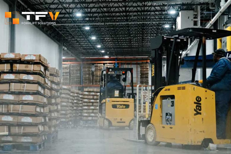 Xe nâng đứng lái Reach Truck