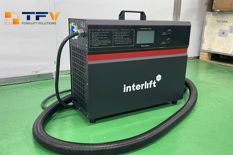 Sạc pin Lithium thương hiệu Interlift ảnh thực tế