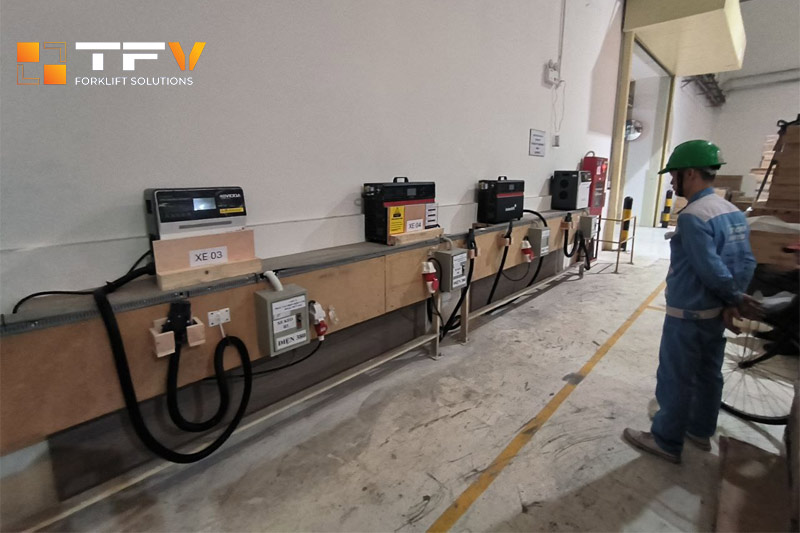 Pin lithium hiệu Interlift sạc đầy chỉ trong 1-2 tiếng