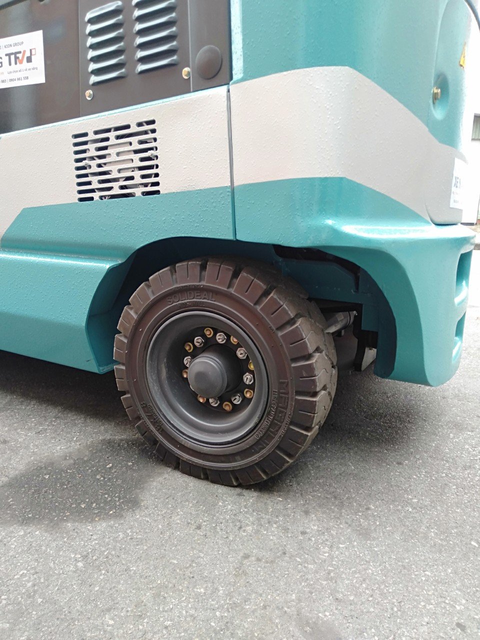 Lốp đặc Solideal được sử dụng trên xe nâng hàng