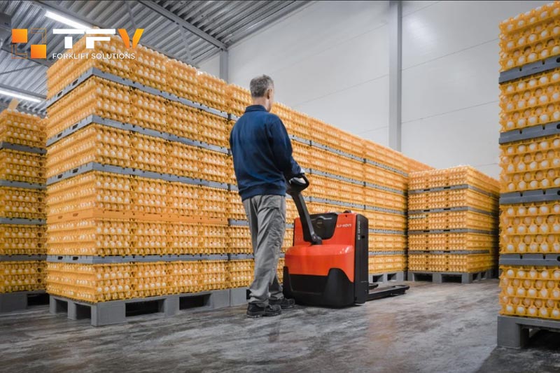 Sử dụng xe nâng tay