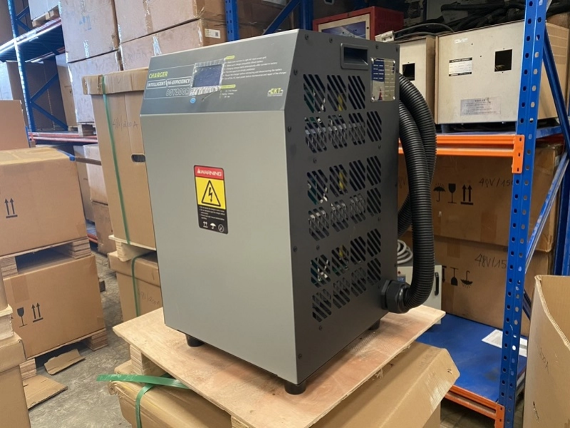 Máy sạc ắc quy Lithium, hiệu EIKTO, công suất 72V200A