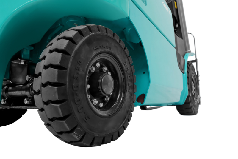 khung gầm đối trọng chắc chắn và bánh đặc