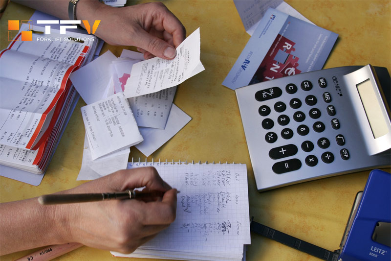 Tùy thuộc vào ngân sách đầu tư ban đầu, doanh nghiệp có thể đánh giá nên thuê xe nâng hay mua xe nâng