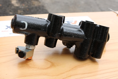 Tổng phanh bằng kim loại xe nâng Toyota, TCM mã 224X5-40201. Mã P.00138