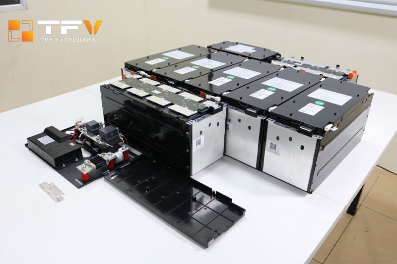 Công nghệ pin Lithum xe nâng khắc phụ hoàn toàn những vấn đề của ắc quy axit chì