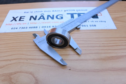 Vòng bi xe nâng KOYO 6303 - 2RS kích thước 17x47x14 mm. Mã P.00261