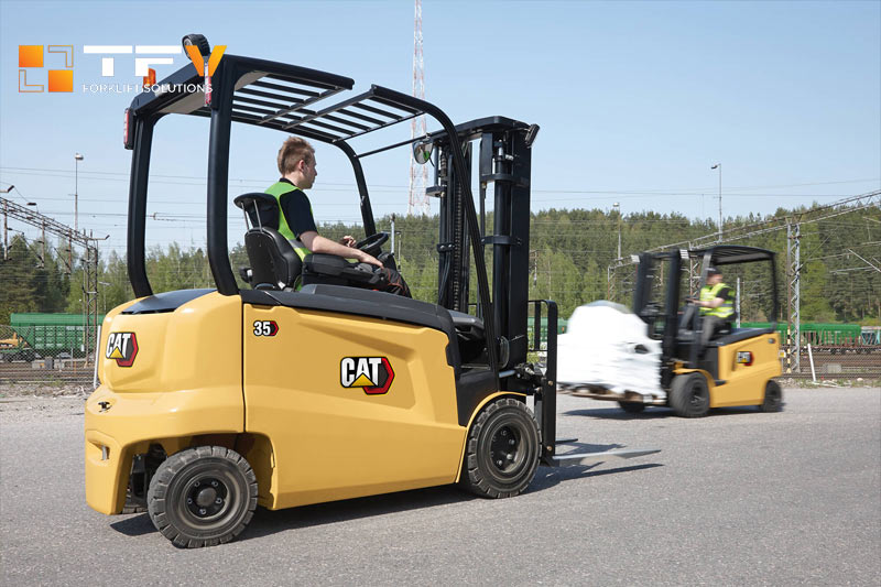 Xe nâng caterpillar