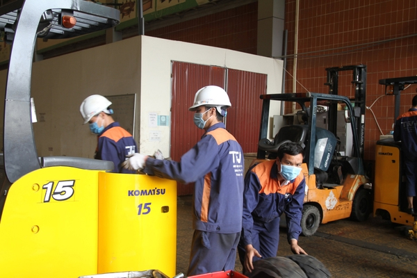 Một góc khu vực kỹ thuật kiểm tra xe nâng cũ Hà Nội - TFV Industries