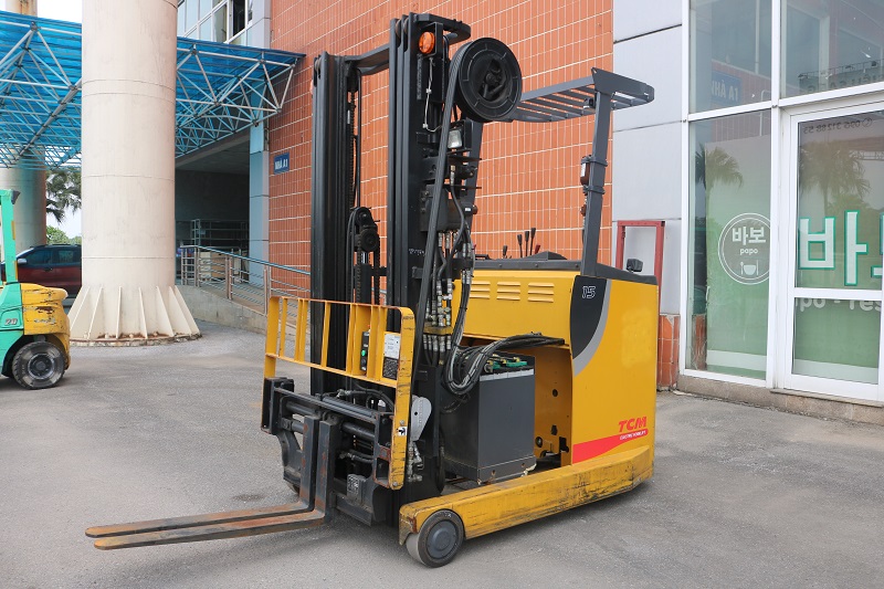 Xe nâng điện cũ Reach truck 1.5 tấn TCM FRHB15