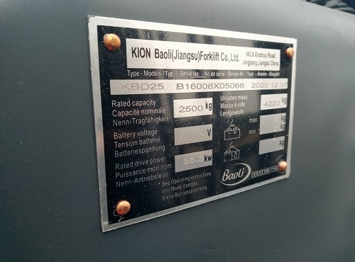 Xem xét kỹ tải trọng của xe nâng hàng trước khi chọn lốp xe