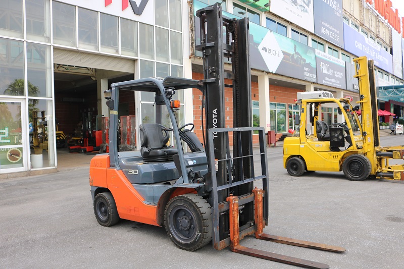 Xe nâng hàng sử dụng quá nhiều cũng sẽ gây ra hư hỏng lốp xe