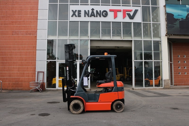 Xe nâng điện thương hiệu Toyota