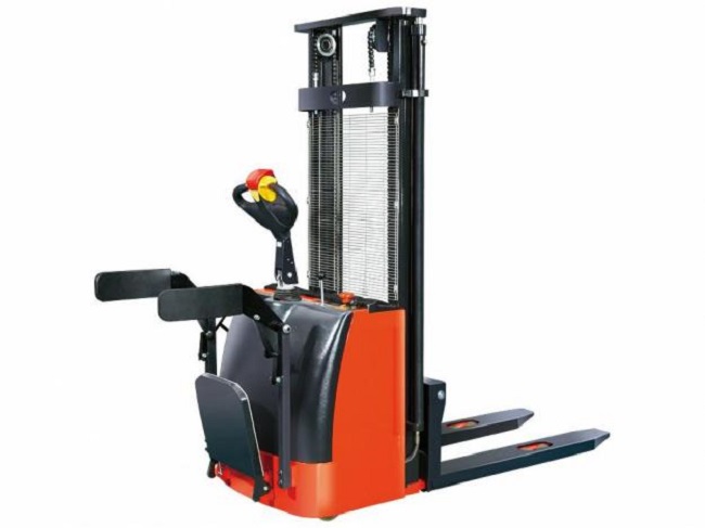 xe nâng điện bán tự động