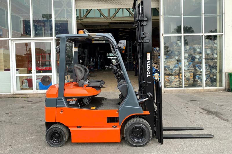 Xe nâng điện cũ ngồi lái 2.5 tấn Toyota 7FBH25