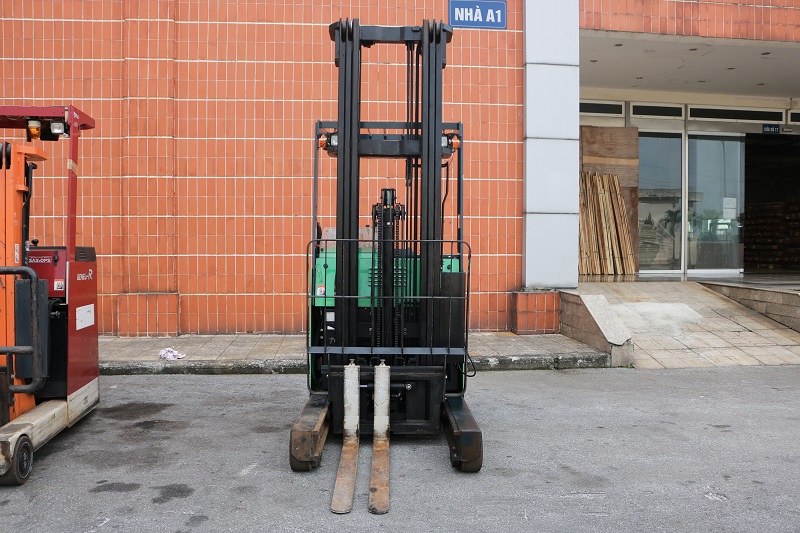 Xe nâng điện cũ Reach Truck Toyota 7FBRS18 khung nâng 6.3m