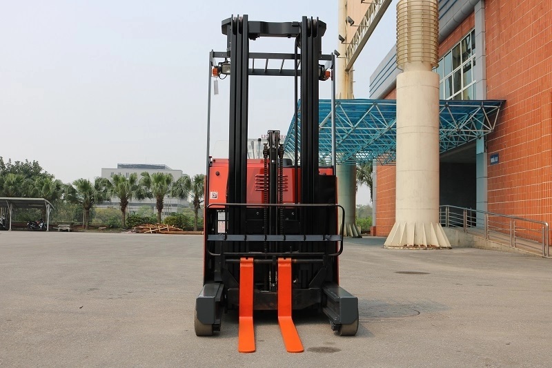 Xe nâng điện cũ Reach truck 1.5 tấn Toyota 7FBR15. Khung FSV5500. Sản xuất 2013.