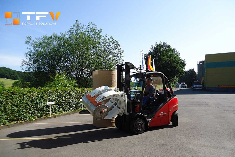 Xe nâng kẹp giấy