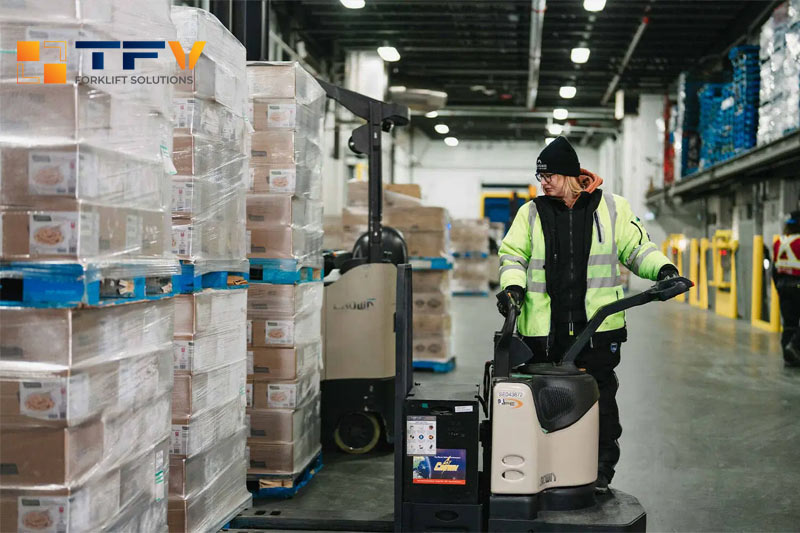 Xe nâng ngồi lái điện